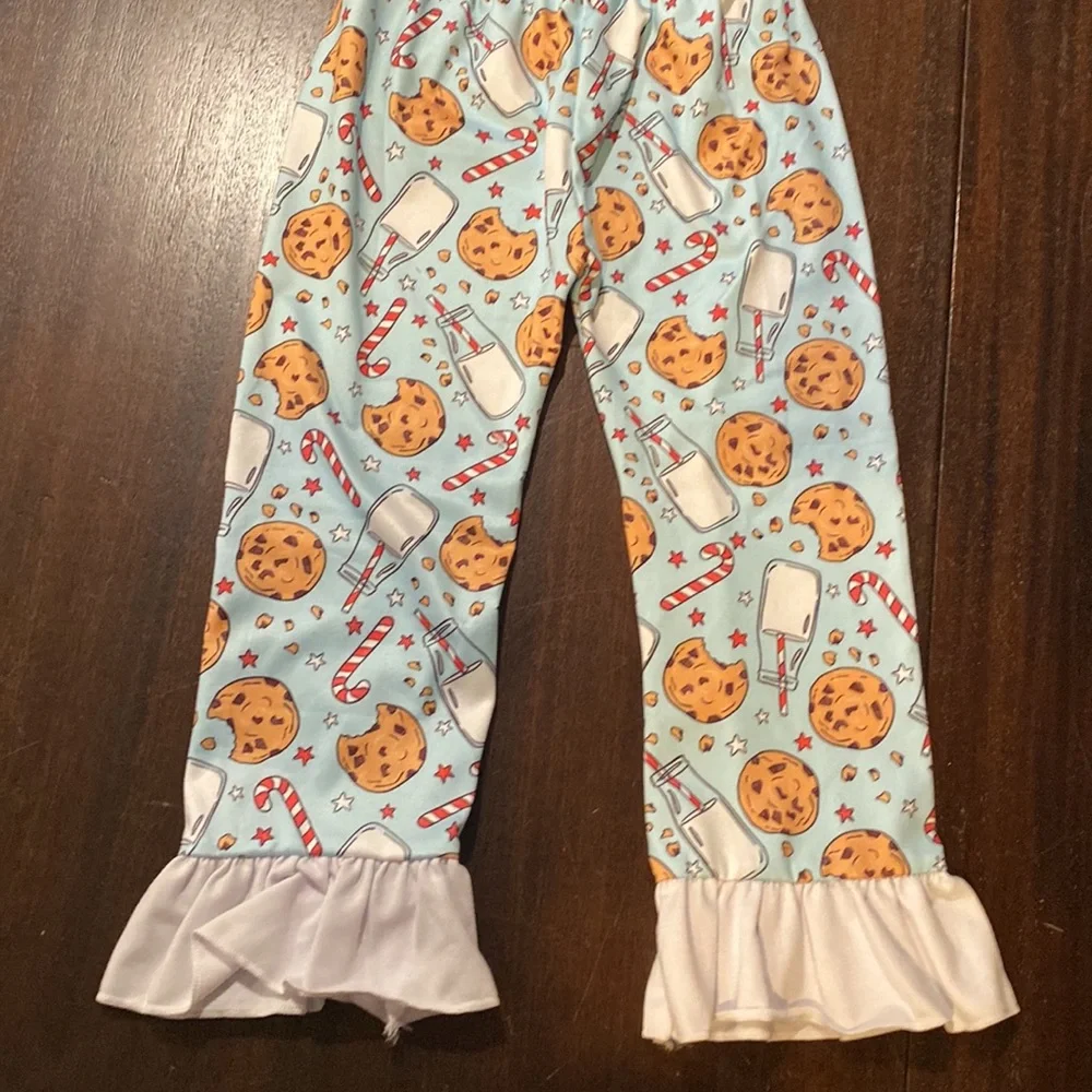 E782 Boutique Santa & Cookies NWT Girls Sz. 2T Cute